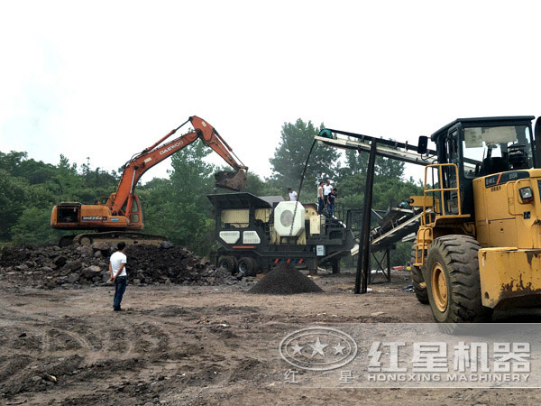 轉(zhuǎn)場靈活，移動自由的矸石移動破碎機