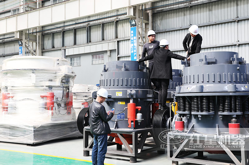 客戶到場參觀液壓圓錐破碎機(jī)，多種類型對比選型